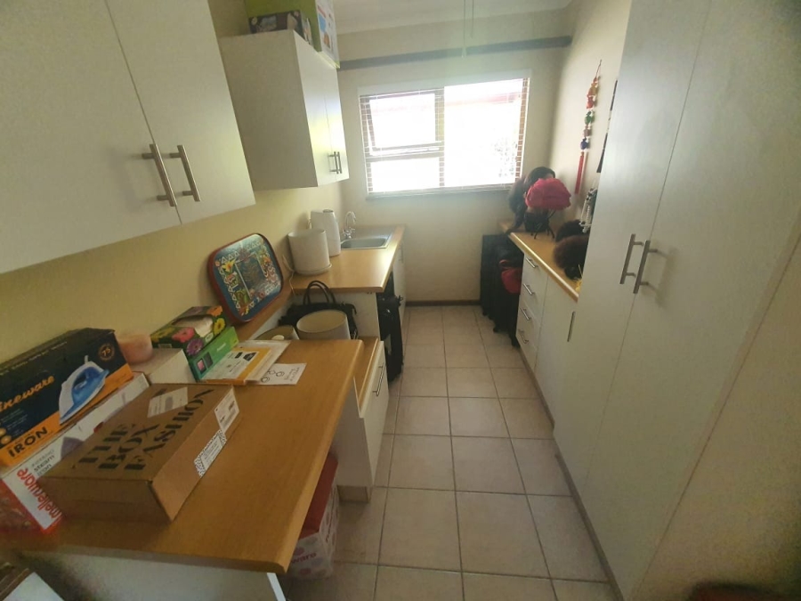 To Let 5 Bedroom Property for Rent in Beacon Bay Eastern Cape